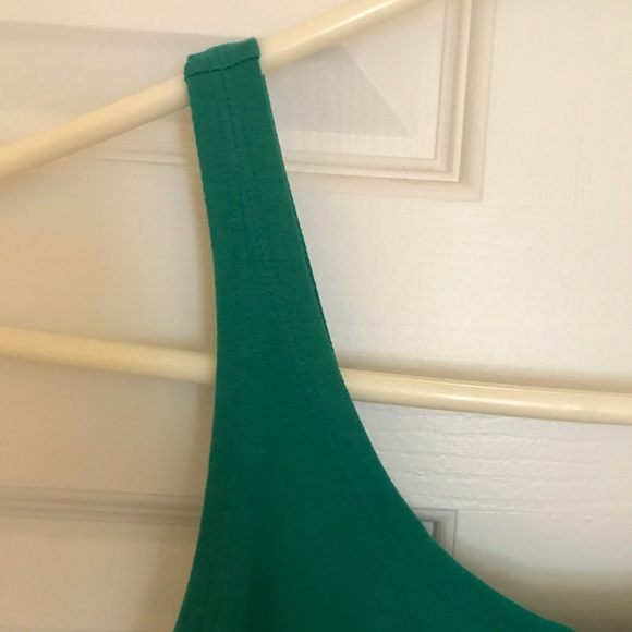 Flattering Tight Skater Dress With Zipper Closure - Picture 3 of 6